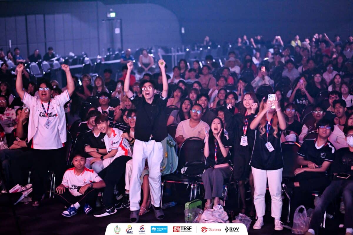 การแข่งขันรอบออฟไลน์ทั้ง 2 วัน มีแฟนเกมร่วมเชียร์ภายในงานกว่า 3000 1