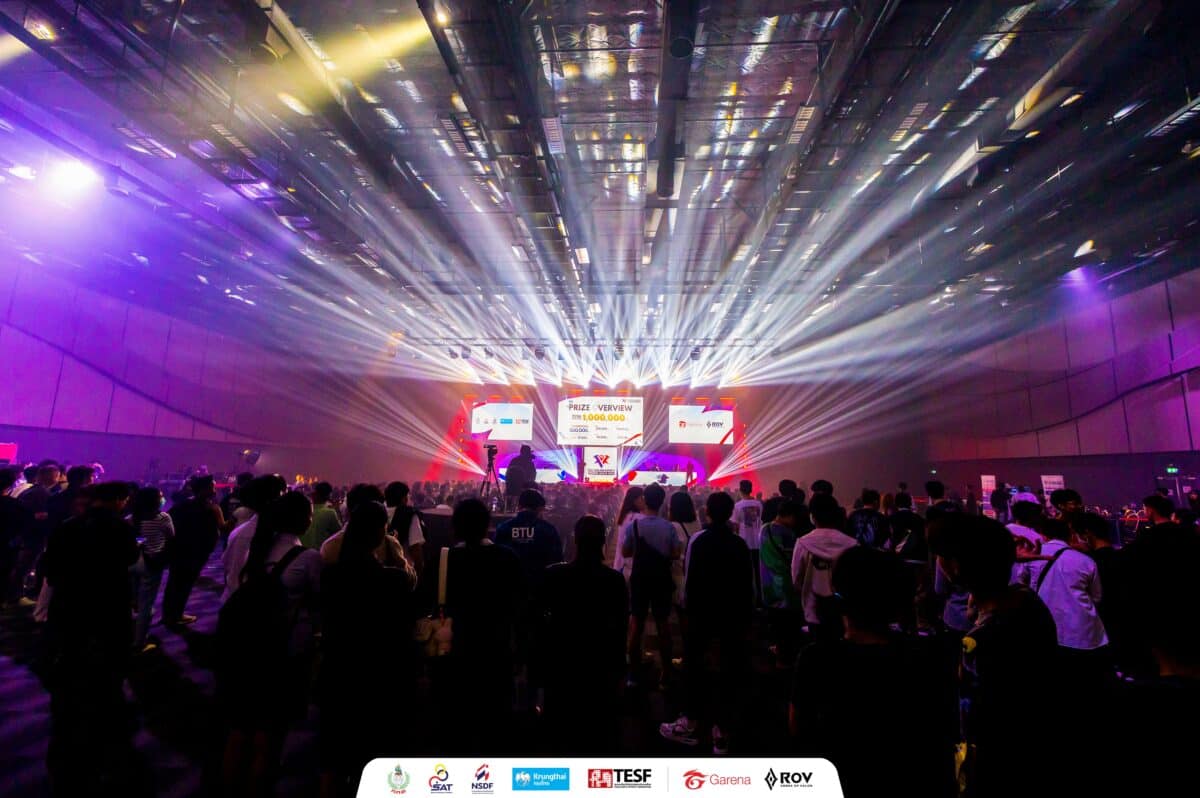 การแข่งขันรอบออฟไลน์ทั้ง 2 วัน มีแฟนเกมร่วมเชียร์ภายในงานกว่า 3000 คน 0